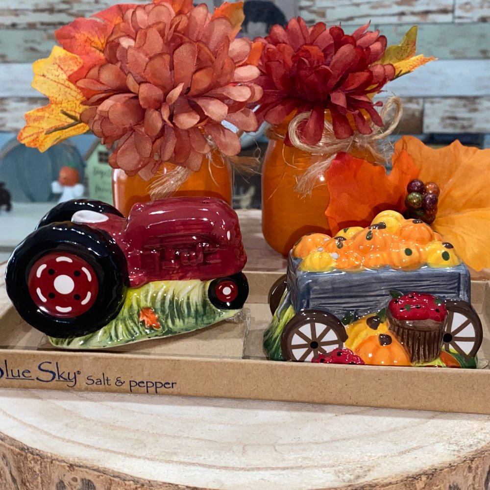 Fall Farm Tractor & Trailer w/ Pumpkins S&P Set